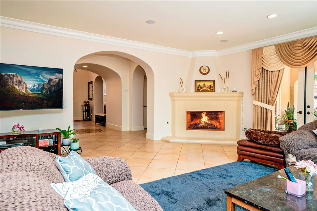 1550 Hibiscus Avenue, Azusa, California 91702 home-pic-2